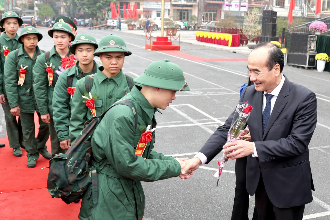 Sôi nổi không khí giao nhận quân tại Lào Cai