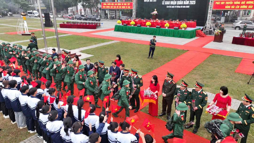 Sôi nổi không khí giao nhận quân tại Lào Cai