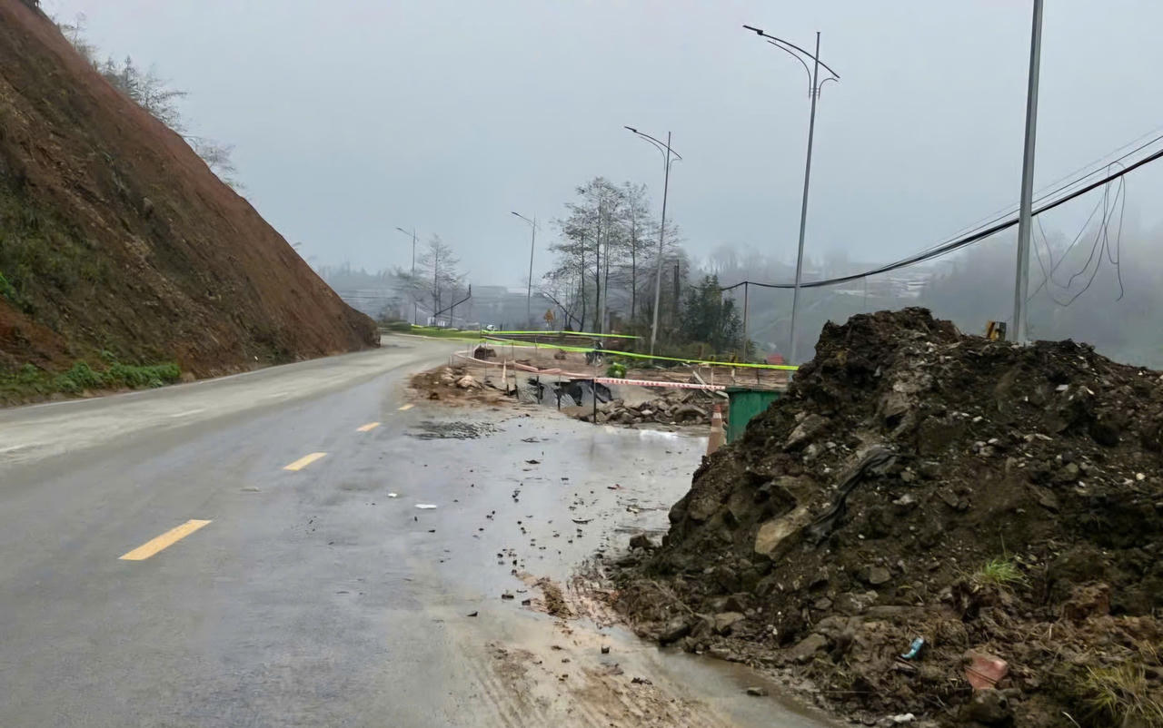 Nguyên nhân ô tô bán tải lao xuống hố sụt trên đèo Ô Quý Hồ