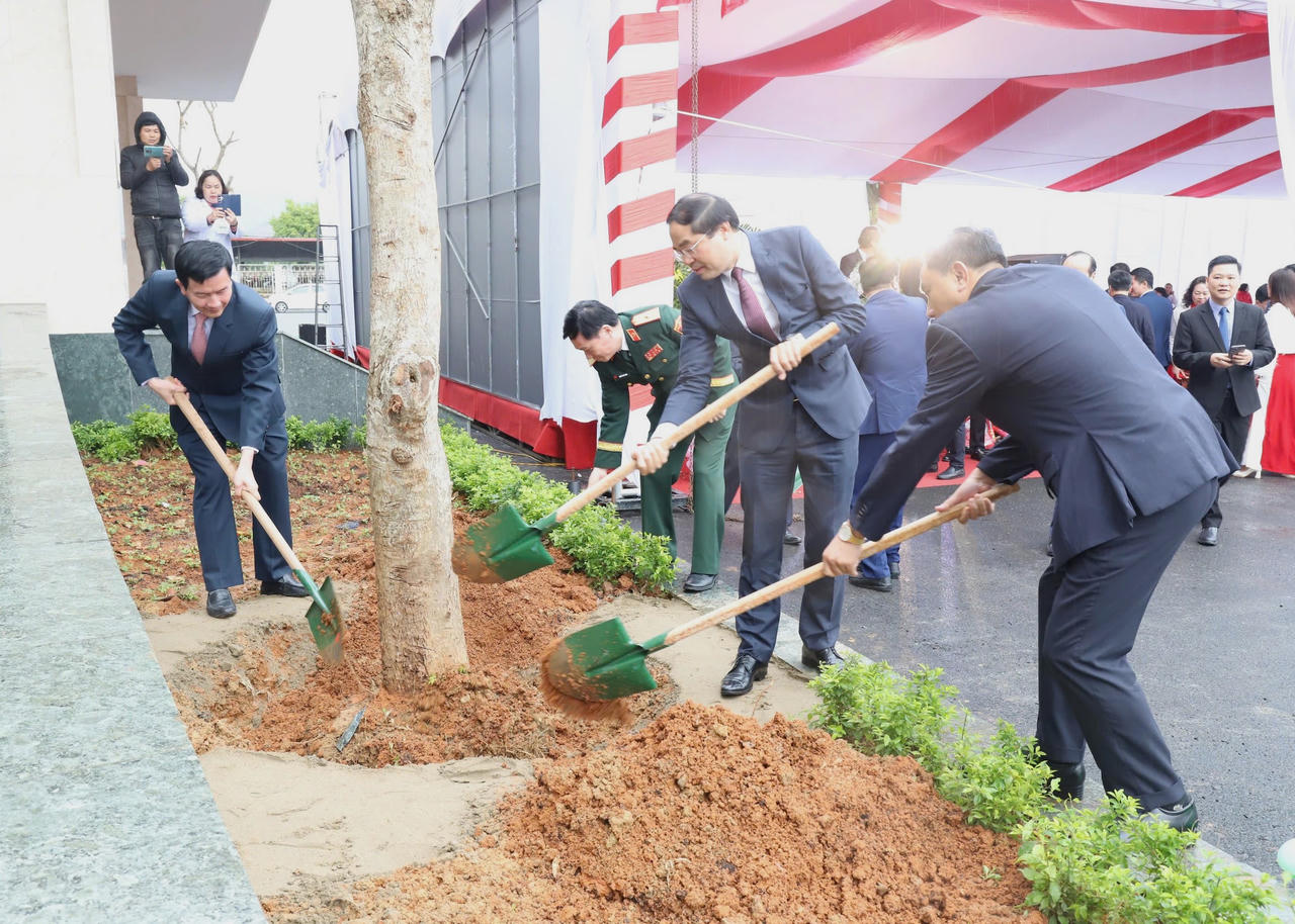 Ngành Y tế Lào Cai phấn đấu vươn lên, dẫn đầu các tỉnh vùng Tây Bắc
