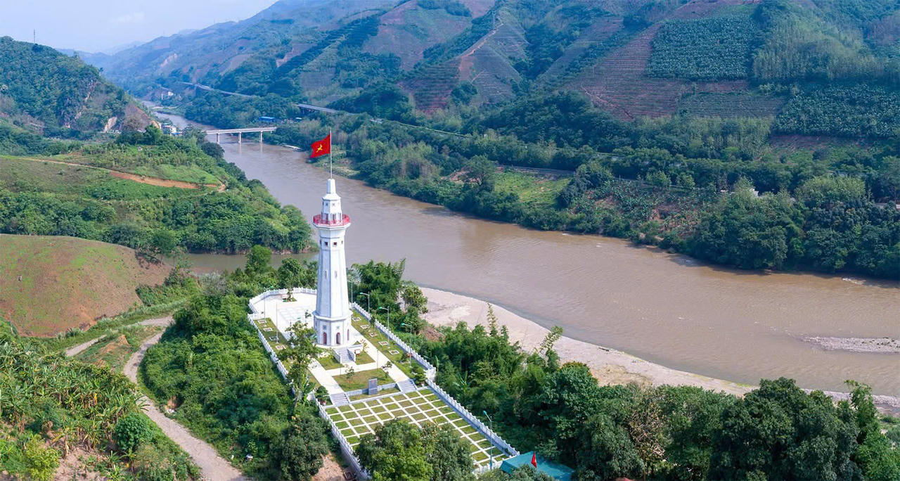 Xây dựng Lào Cai trở thành trung tâm kinh tế, chính trị, văn hóa, đối ngoại của vùng