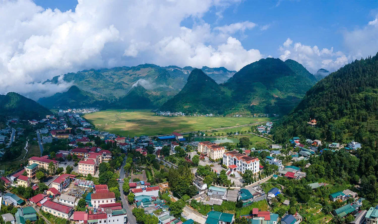 Xây dựng Lào Cai trở thành trung tâm kinh tế, chính trị, văn hóa, đối ngoại của vùng