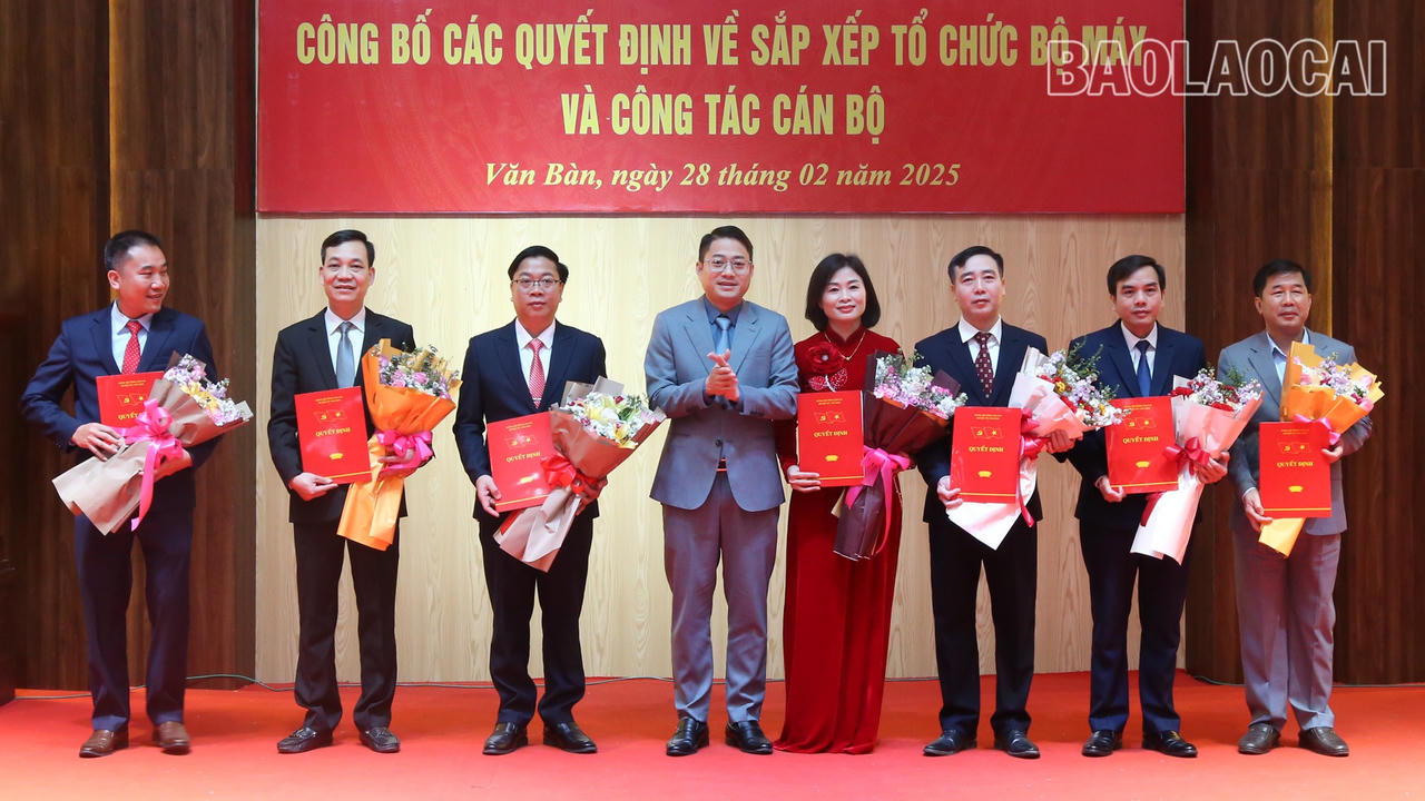 Lào Cai: Công bố các quyết định về sắp xếp bộ máy và tổ chức cán bộ