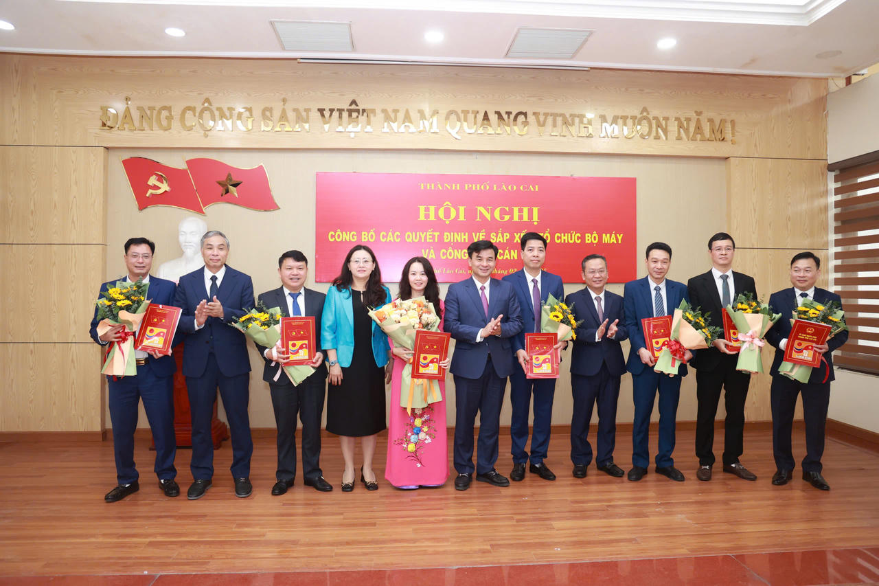 Lào Cai: Công bố các quyết định về sắp xếp bộ máy và tổ chức cán bộ