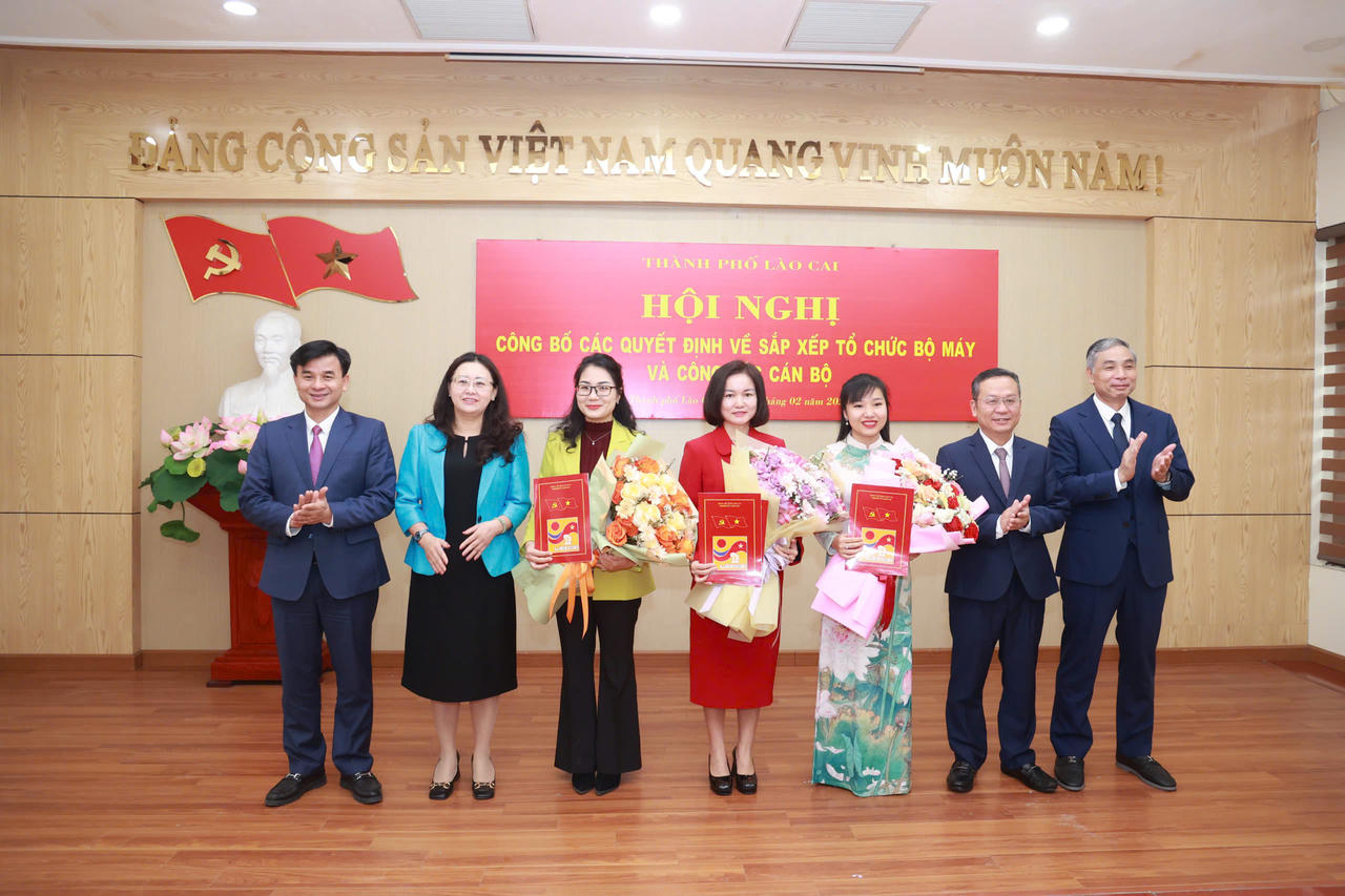 Lào Cai: Công bố các quyết định về sắp xếp bộ máy và tổ chức cán bộ