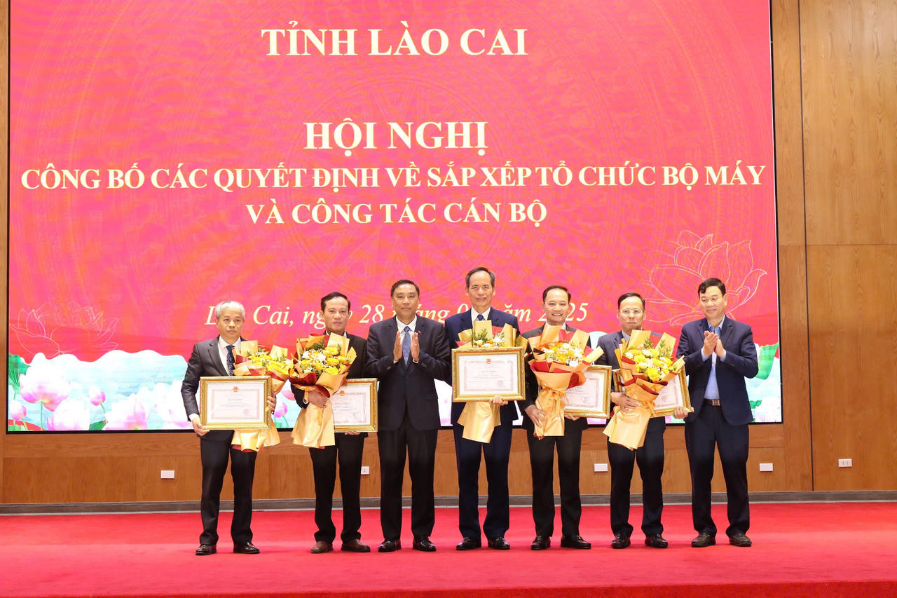 Tỉnh Lào Cai công bố quyết định về sắp xếp, tổ chức bộ máy và công tác cán bộ