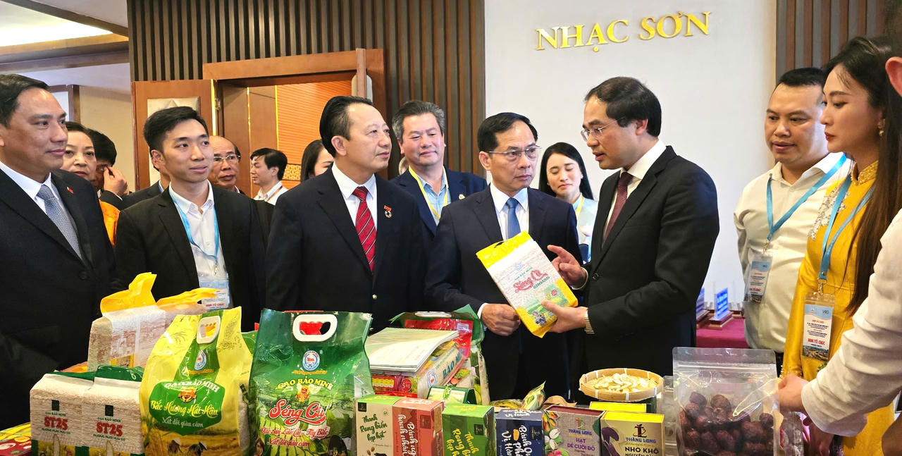 Lào Cai - Trung tâm kết nối giao thương kinh tế giữa Việt Nam và các nước ASEAN với vùng Tây Nam (Trung Quốc)