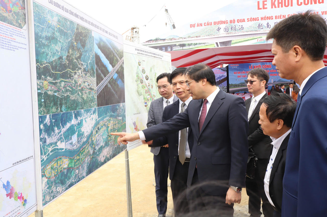 Khởi công xây dựng Cầu đường bộ 1.500 tỷ đồng bắc qua sông Hồng nối Việt Nam với Trung Quốc