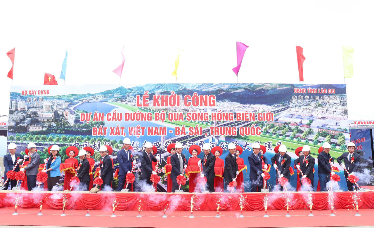 Khởi công xây dựng Cầu đường bộ 1.500 tỷ đồng bắc qua sông Hồng nối Việt Nam với Trung Quốc