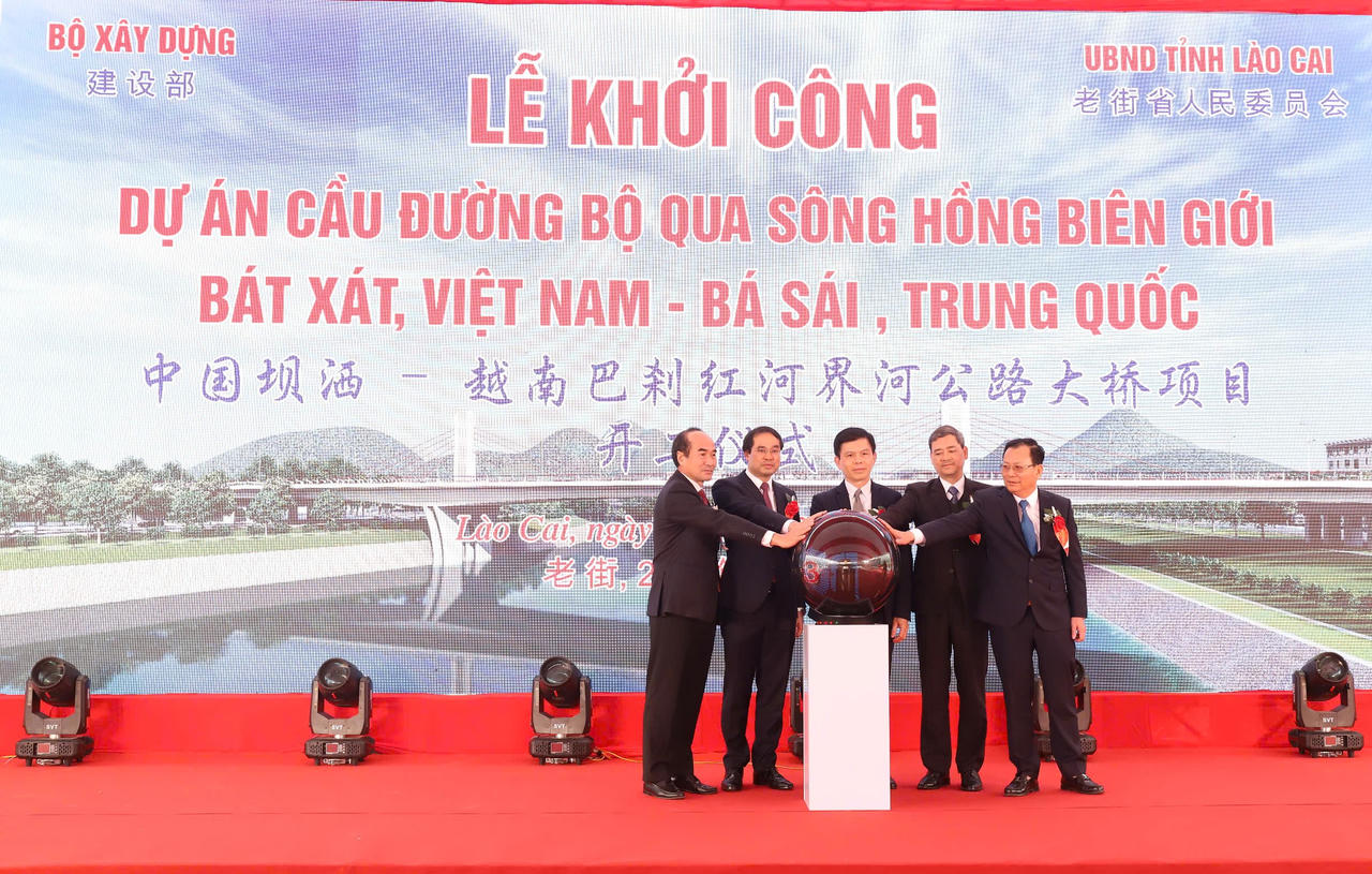 Khởi công xây dựng Cầu đường bộ 1.500 tỷ đồng bắc qua sông Hồng nối Việt Nam với Trung Quốc