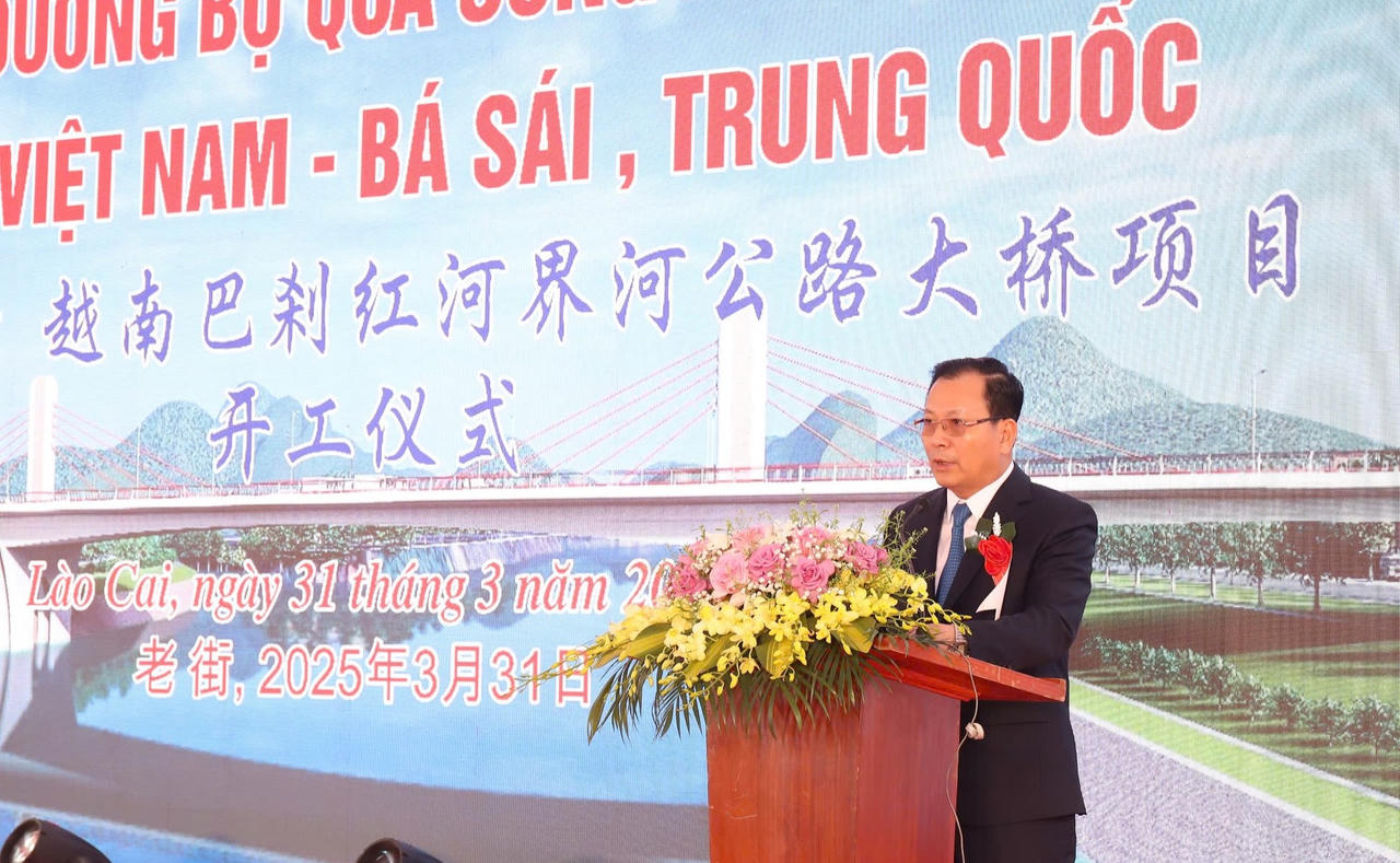 Khởi công xây dựng Cầu đường bộ 1.500 tỷ đồng bắc qua sông Hồng nối Việt Nam với Trung Quốc