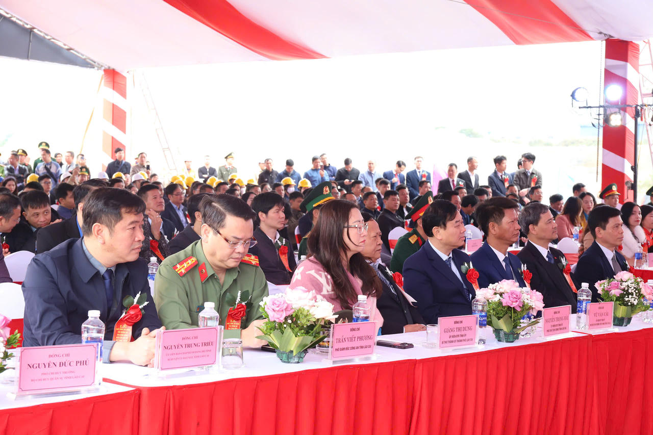 Khởi công xây dựng Cầu đường bộ 1.500 tỷ đồng bắc qua sông Hồng nối Việt Nam với Trung Quốc