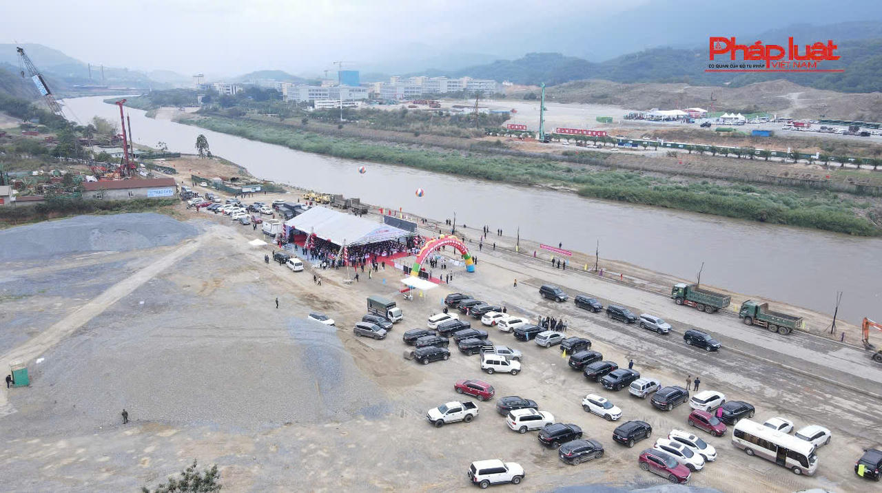 Khởi công xây dựng Cầu đường bộ 1.500 tỷ đồng bắc qua sông Hồng nối Việt Nam với Trung Quốc