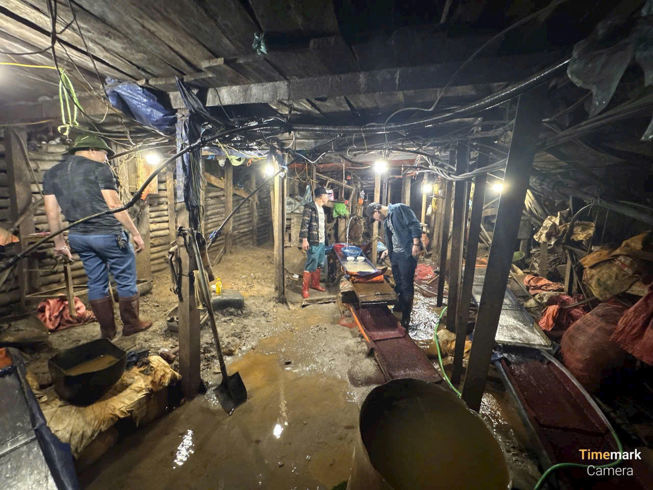 Phát hiện đường dây tội phạm phức hợp liên quan đến chất kịch độc Xyanua, vật liệu nổ, khai thác tài nguyên