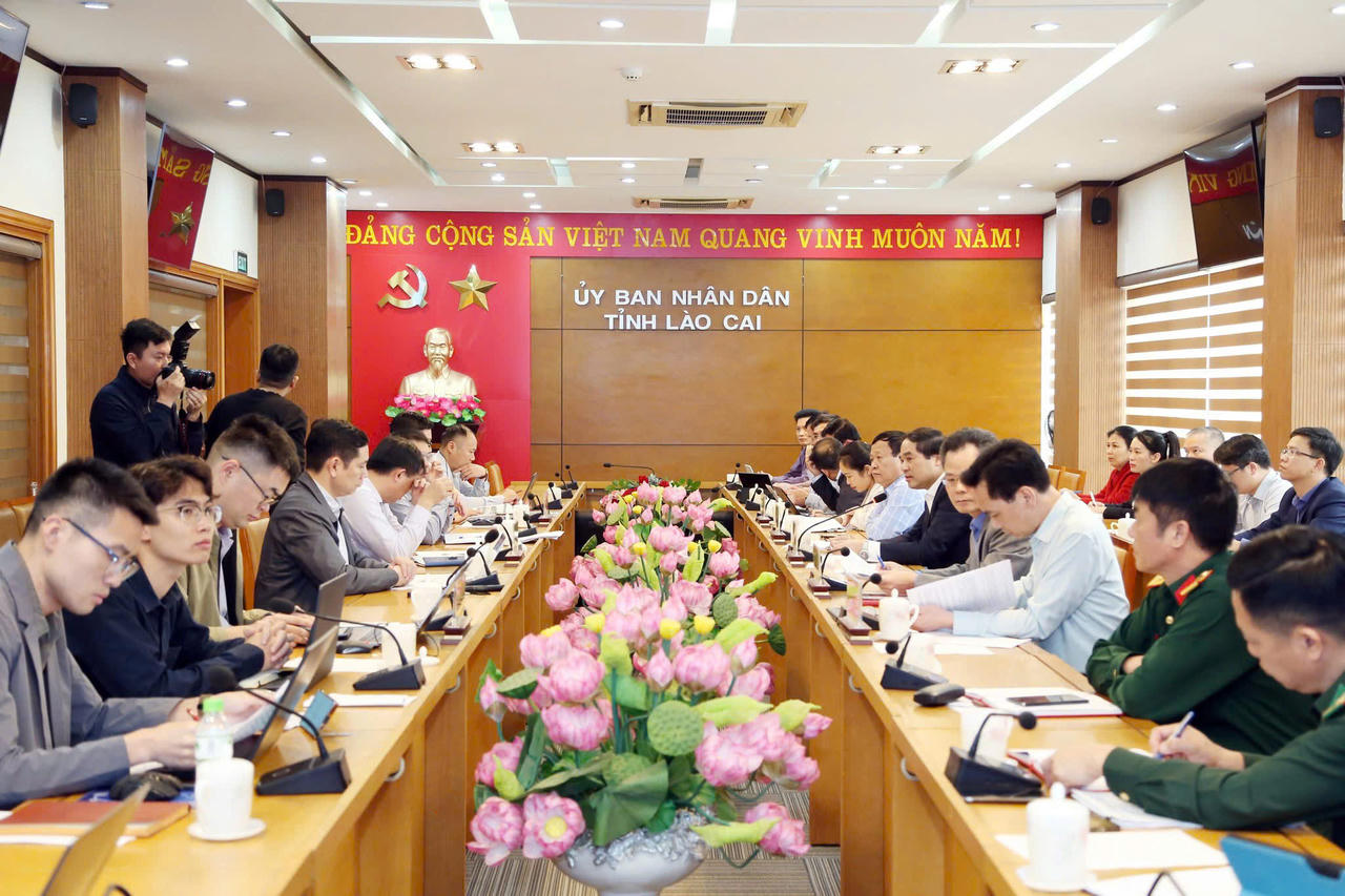 Họp bàn triển khai Dự án đường sắt Lào Cai - Hà Nội - Hải Phòng