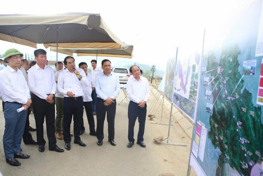 Lãnh đạo 2 tỉnh Lào Cai và Yên Bái thăm, khảo sát một số dự án, công trình