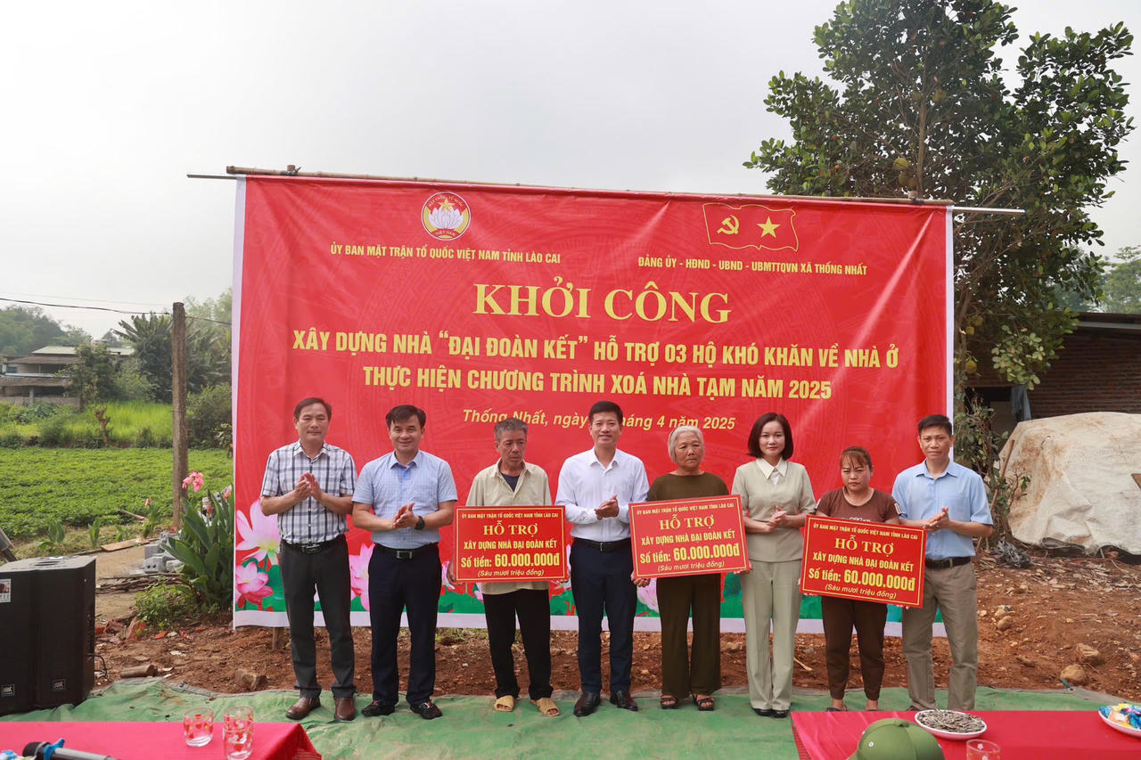 Thành ủy Lào Cai thăm hỏi, động viên các gia đình chính sách, người có công