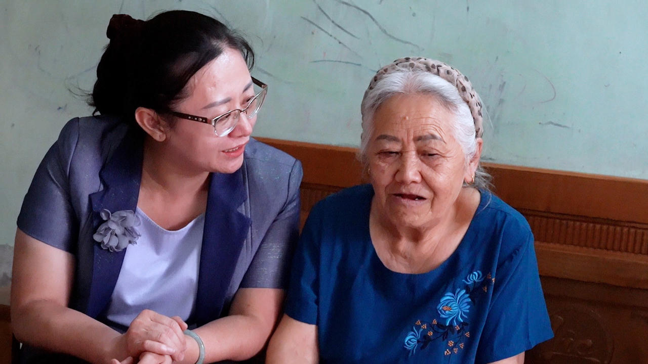 Bí thư Thành ủy Lào Cai thăm, tặng quà các Mẹ Việt Nam Anh hùng