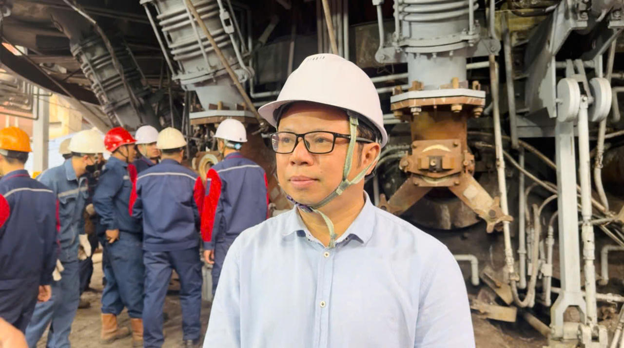 Nhà máy Gang thép Lào Cai khai lò cao, khôi phục sản xuất