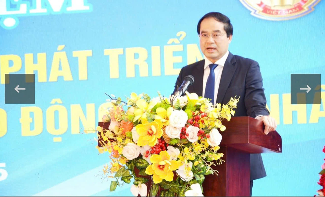 Huy Long Group đón nhận Huân chương Lao động hạng Nhất