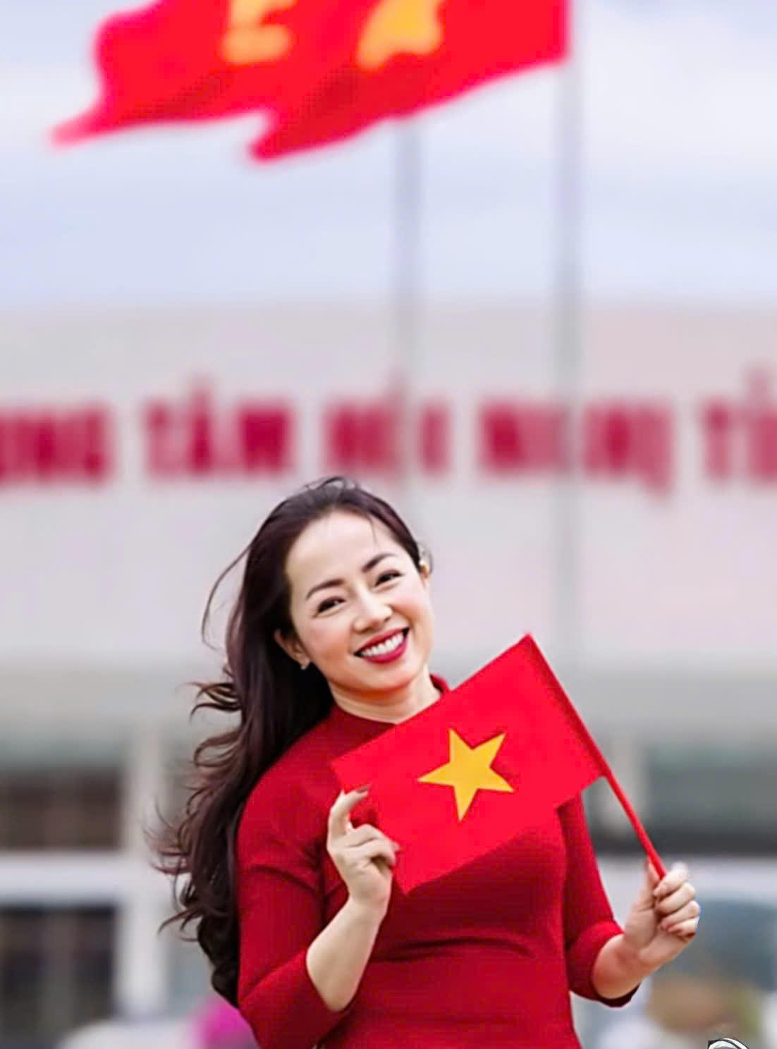 Lào Cai rực rỡ màu cờ Tổ quốc chào mừng 50 năm thống nhất đất nước