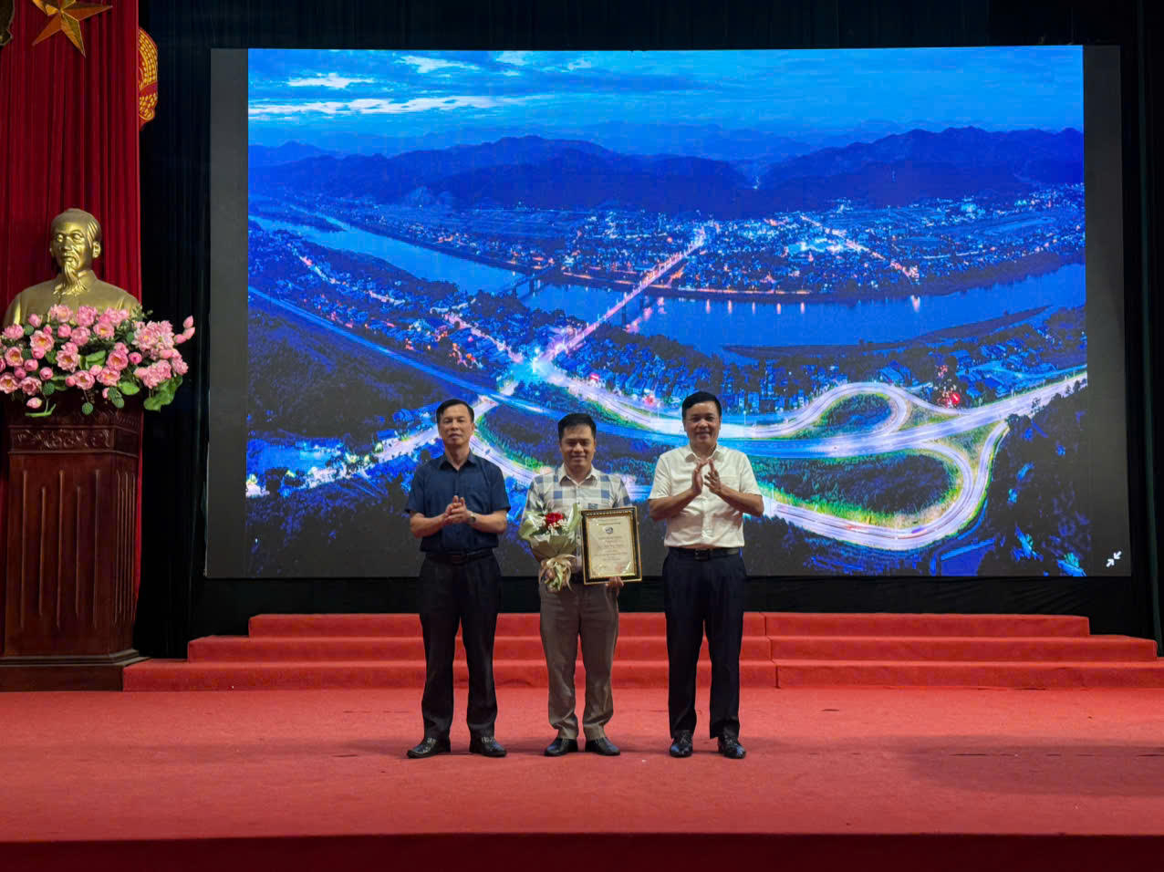 Phóng viên Báo Pháp luật Việt Nam đạt 2 giải cuộc thi ảnh 'Ảnh đẹp về huyện Bảo Thắng'