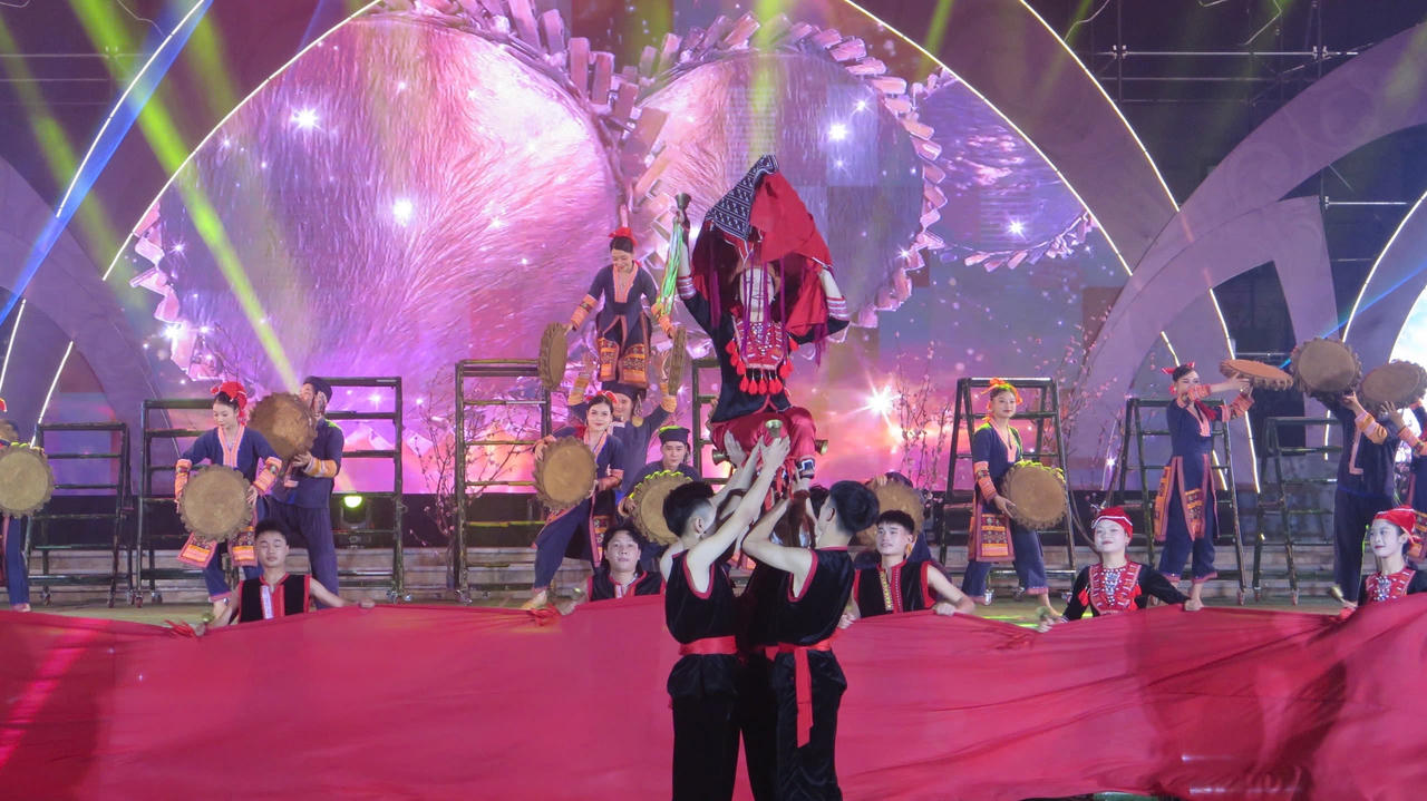 Khai mạc Lễ hội mùa hè 'Sa Pa - Xứ sở của tình yêu'