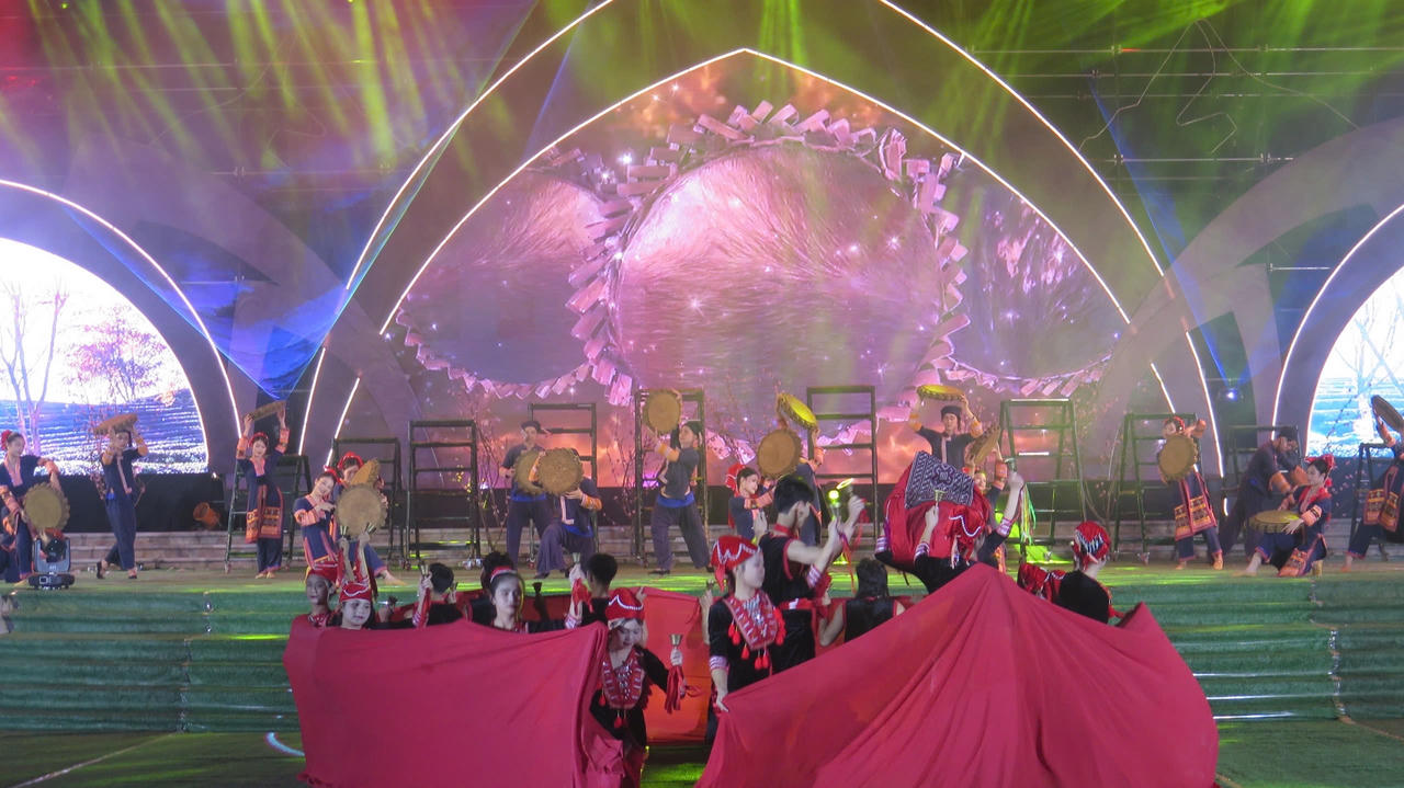 Khai mạc Lễ hội mùa hè 'Sa Pa - Xứ sở của tình yêu'