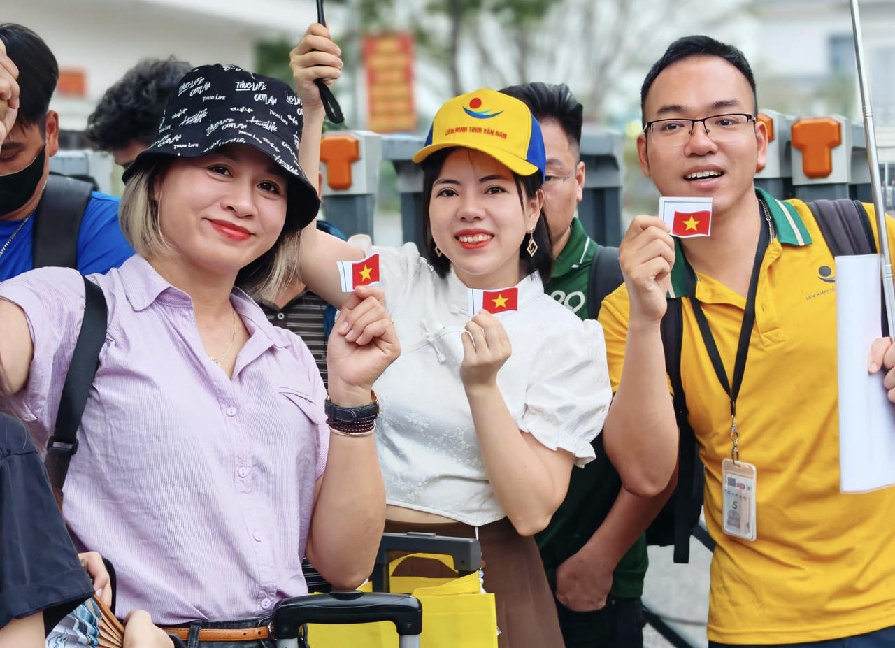 Đảm bảo tốt an ninh trật tự cho du khách qua Cửa khẩu Quốc tế đường bộ Lào Cai dịp lễ 30/4