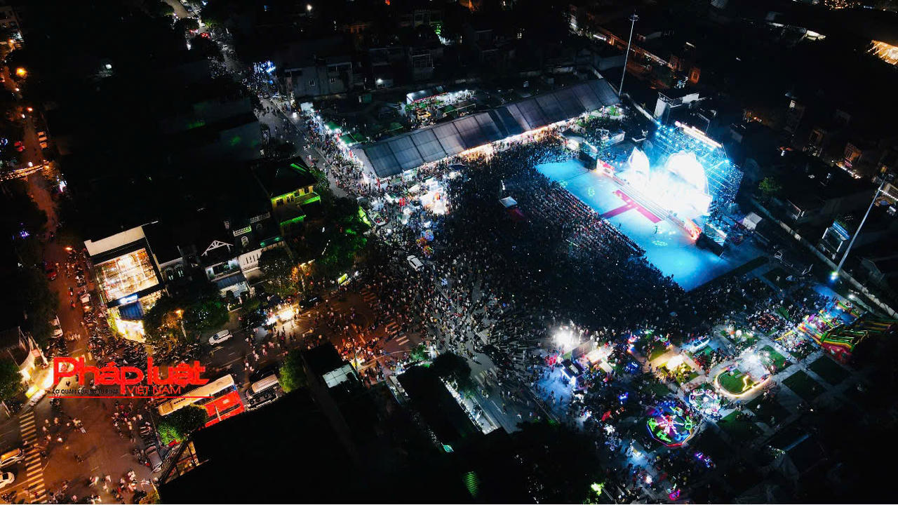 Hàng nghìn người tham dự đêm nhạc 'Mừng ngày hội non sông' tại Lào Cai