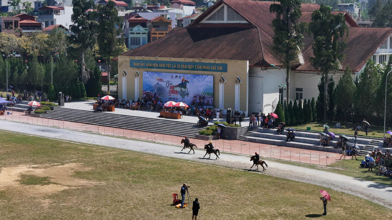 Gần 100 nài ngựa tham gia giải đua ngựa truyền thống huyện Bắc Hà lần thứ 18