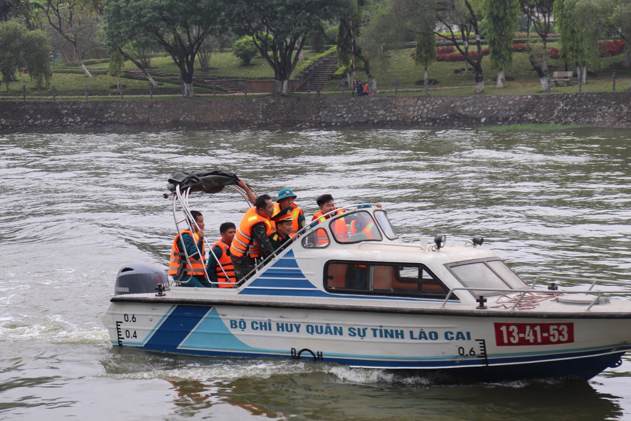 Ban Chỉ huy Quân sự thành phố Lào Cai thực hành công tác cứu hộ cứu nạn