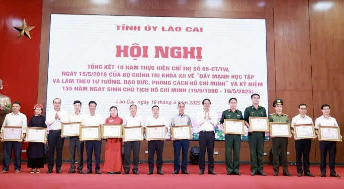 Lào Cai tổng kết 10 năm thực hiện Chỉ thị số 05-CT/TW của Bộ Chính trị