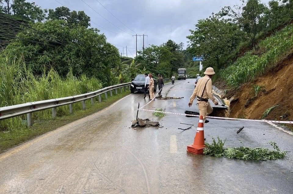 Lai Châu: Mưa lớn kéo dài gây sạt lở nghiêm trọng trên Quốc lộ 4D