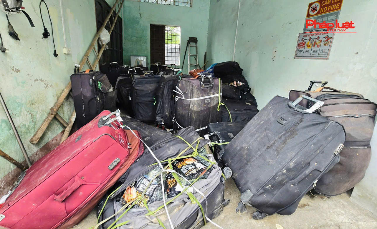 Thu giữ hơn 2,5 tấn xúc xích, trứng gia cầm non... tại khu vực cửa khẩu quốc tế Lào Cai