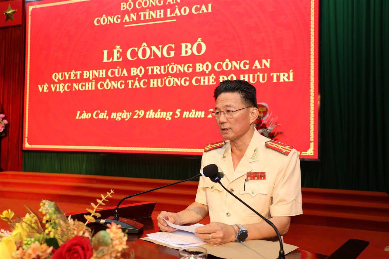 Công an tỉnh Lào Cai trao Quyết định nghỉ công tác hưởng chế độ hưu trí đối với 2 Phó Giám đốc Công an tỉnh