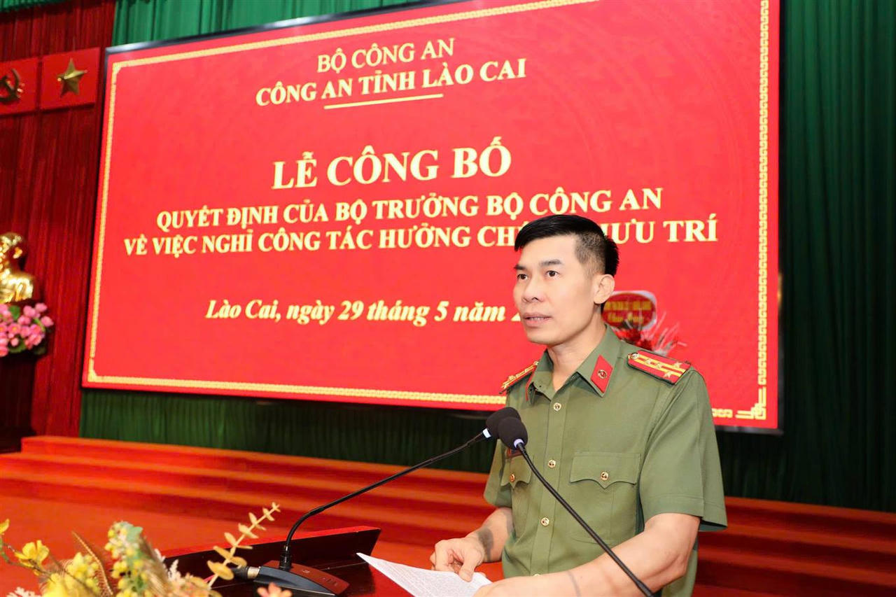 Công an tỉnh Lào Cai trao Quyết định nghỉ công tác hưởng chế độ hưu trí đối với 2 Phó Giám đốc Công an tỉnh