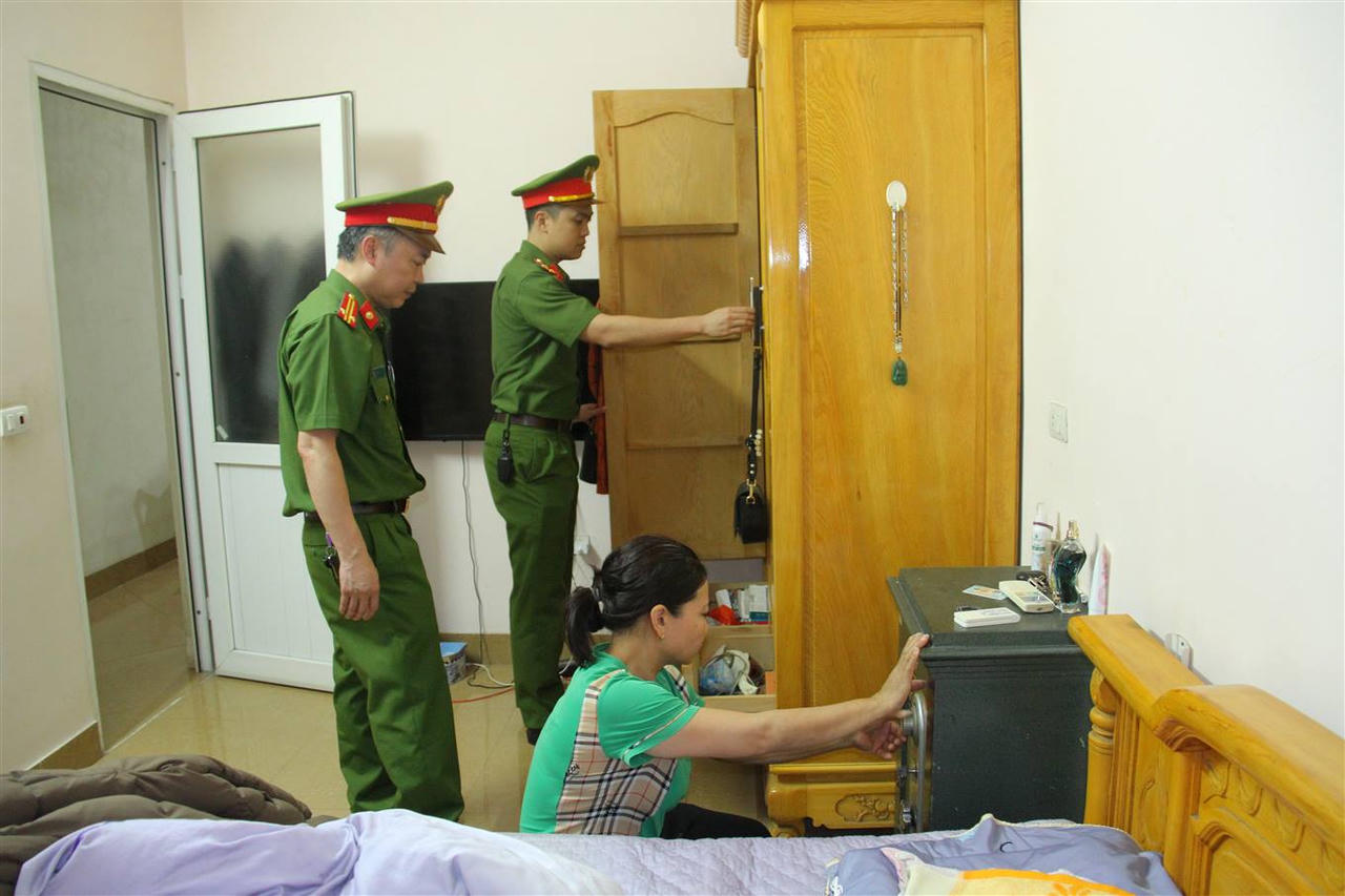 Khởi tố 3 bị can sản xuất giá đỗ bằng hóa chất 