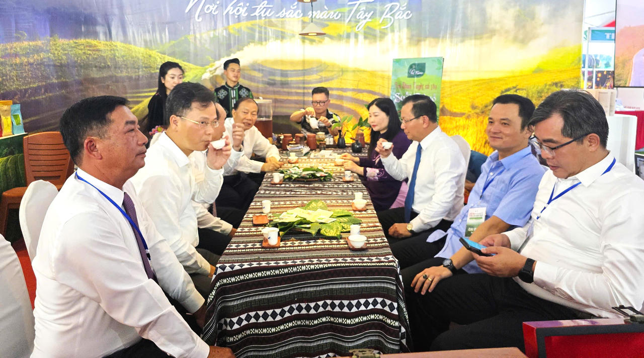 Khai mạc Hội chợ Du lịch quốc tế Lào Cai năm 2025 