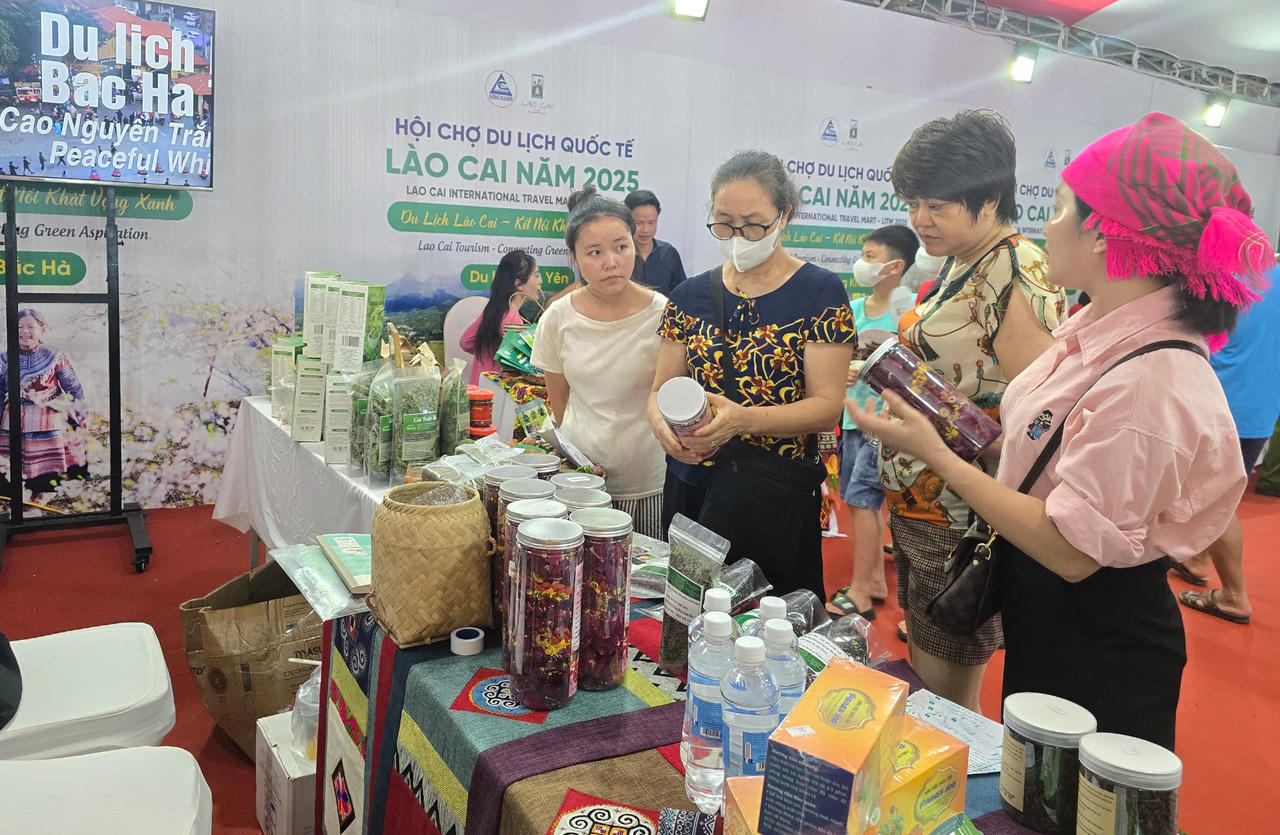 Khai mạc Hội chợ Du lịch quốc tế Lào Cai năm 2025 