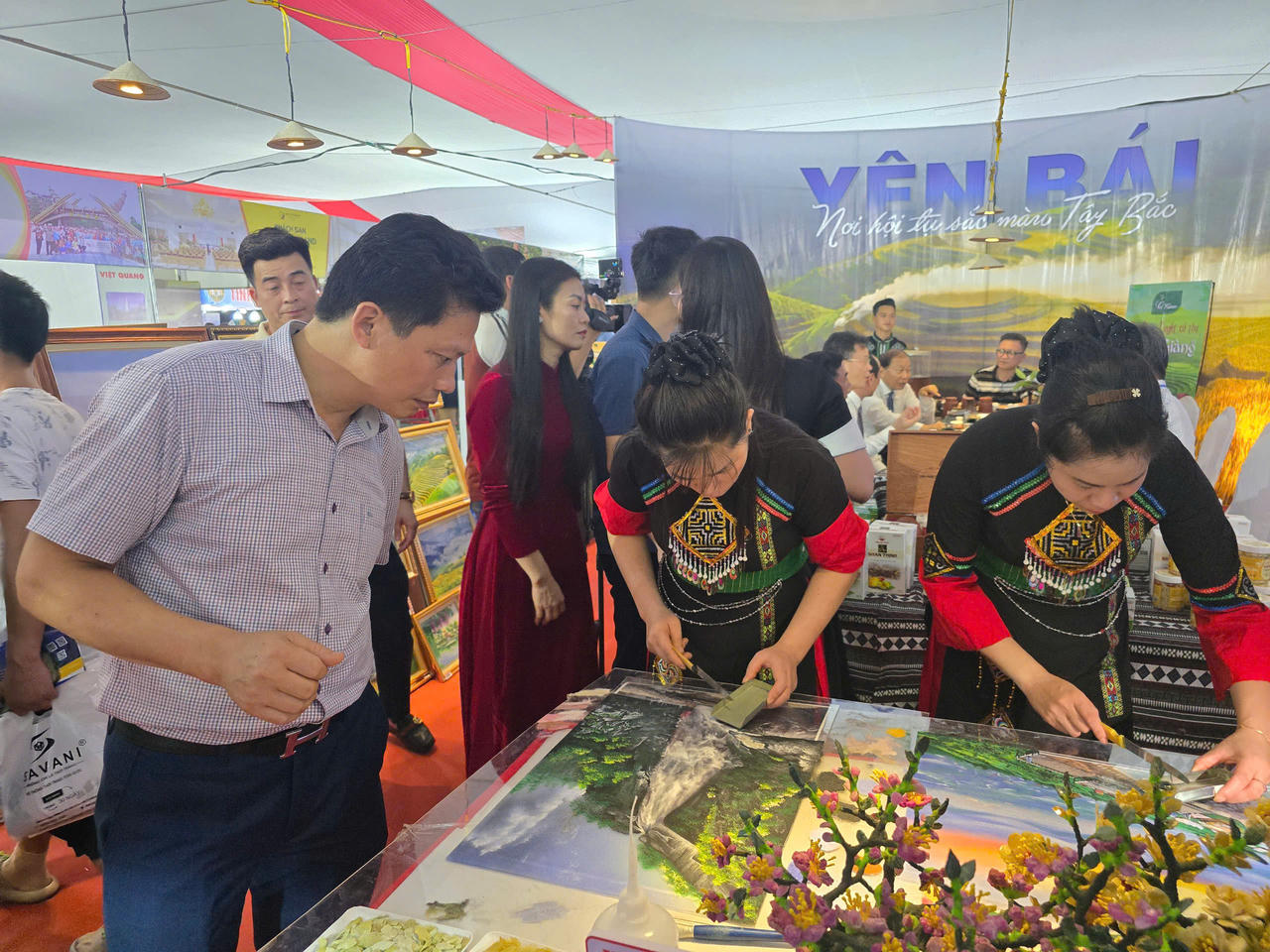 Khai mạc Hội chợ Du lịch quốc tế Lào Cai năm 2025 