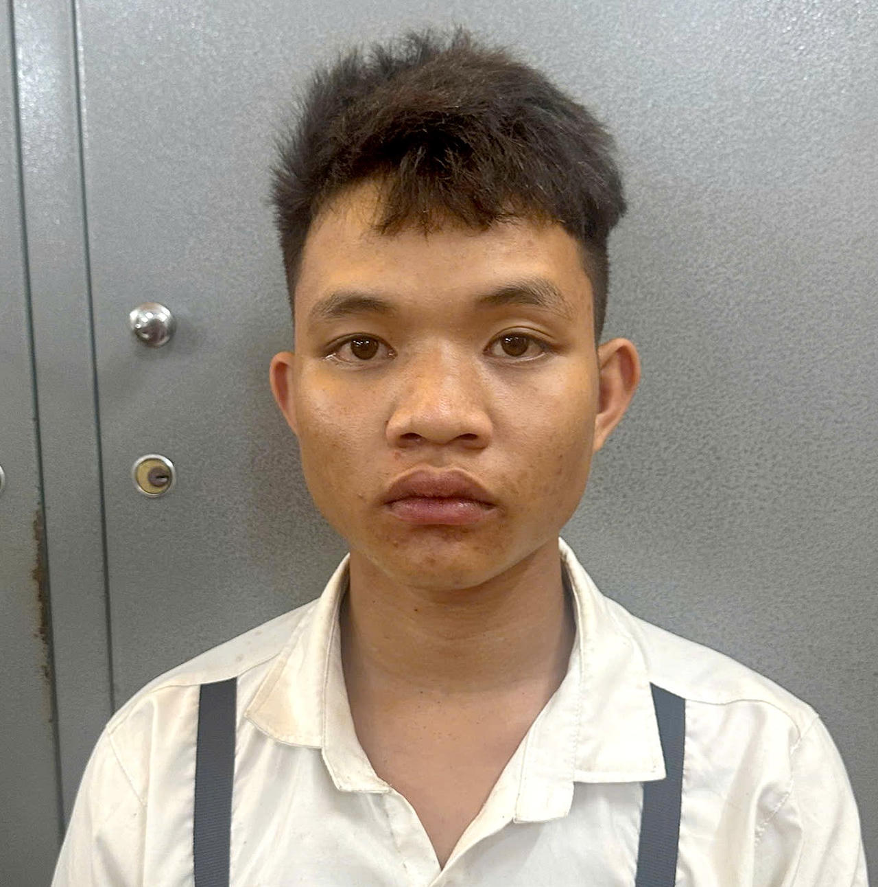 Bắt giữ nghi phạm giết người trốn trên xà nhà