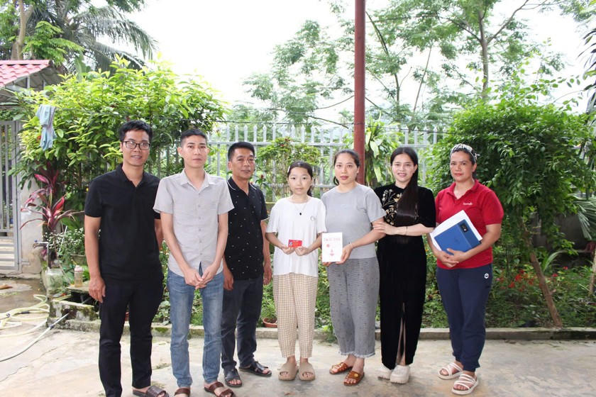 Hãng xe khách Sao Việt hỗ trợ nạn nhân bị 'chặt chém' gần 5 triệu đồng tiền taxi, xe ôm về Lào Cai