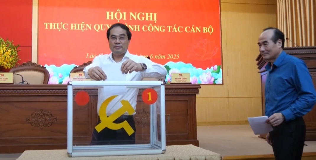 Bà Giàng Thị Dung được giới thiệu để bầu làm Phó Bí thư Tỉnh ủy Lào Cai