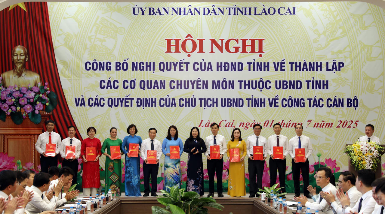 Lào Cai ngày đầu vận hành chính quyền hai cấp diễn ra ổn định, hiệu quả