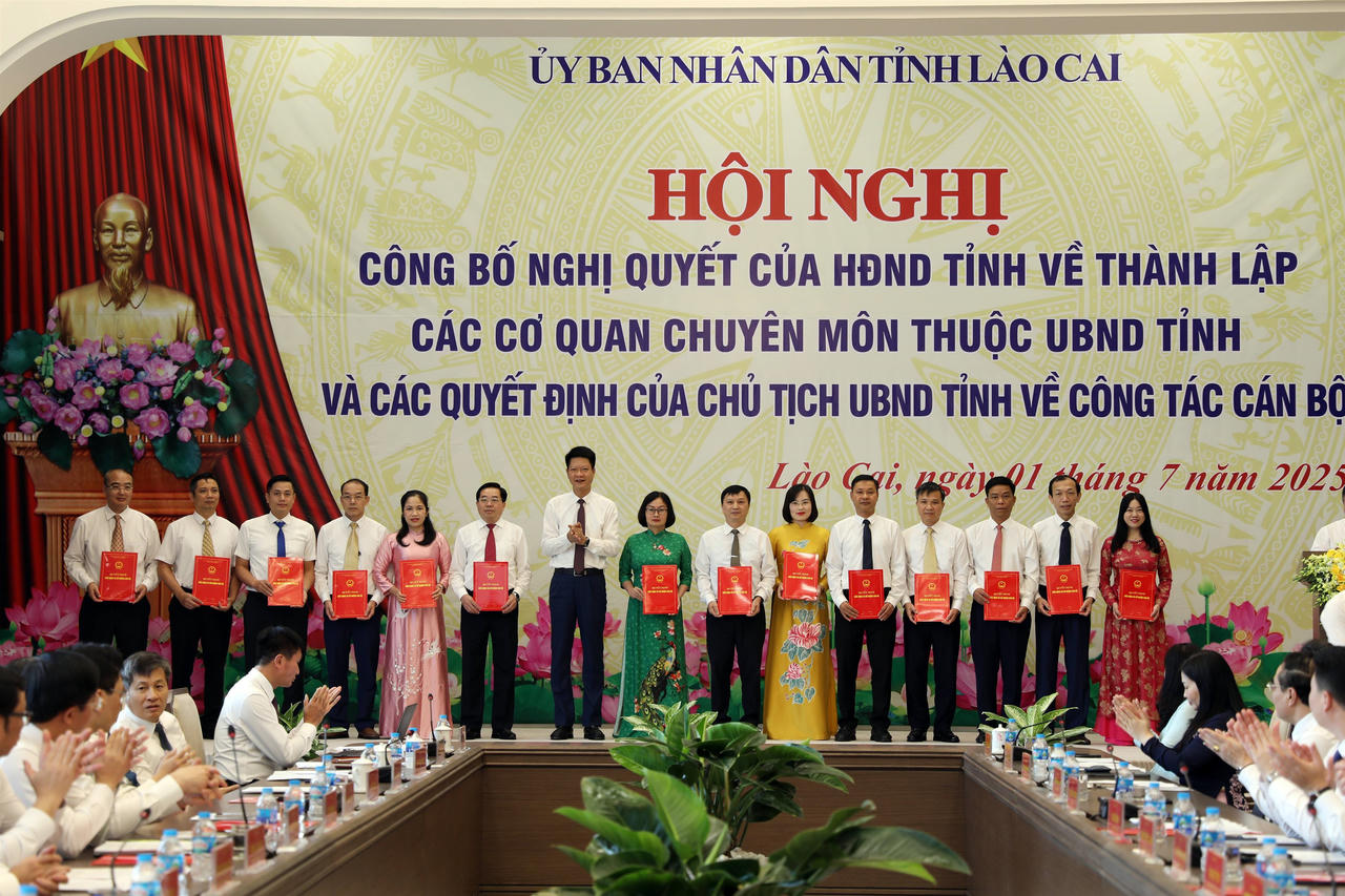 Lào Cai ngày đầu vận hành chính quyền hai cấp diễn ra ổn định, hiệu quả