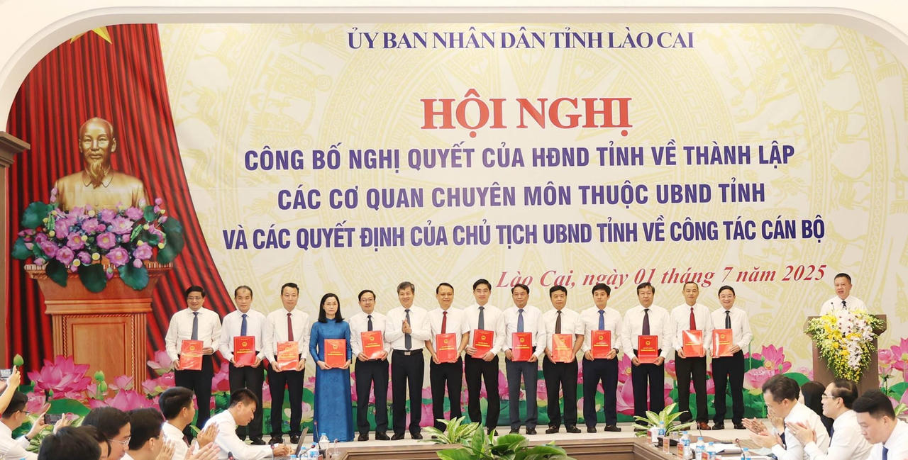 Lào Cai ngày đầu vận hành chính quyền hai cấp diễn ra ổn định, hiệu quả