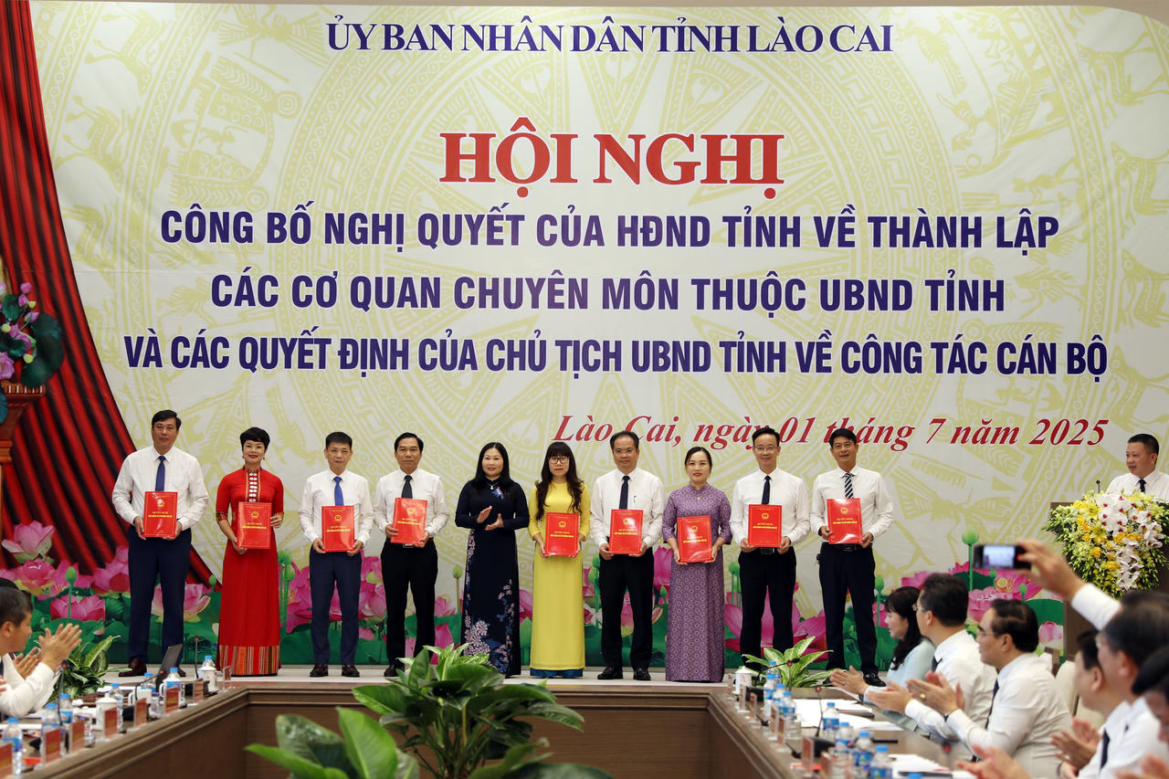Lào Cai ngày đầu vận hành chính quyền hai cấp diễn ra ổn định, hiệu quả