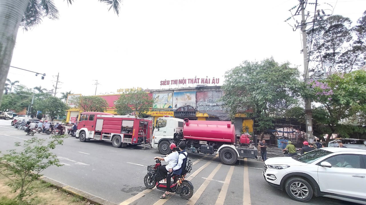 Bà hỏa thiêu rụi khu chợ tự phát tại TP Vĩnh Yên