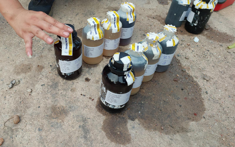 Lấy mẫu nước thải đánh giá mức độ ô nhiễm từ Công ty Prime sau phản ánh của người dân